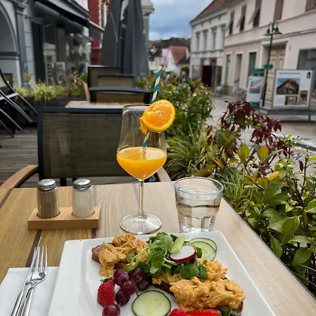 Home-suite-home Im Historischen Zentrum Von Apartment