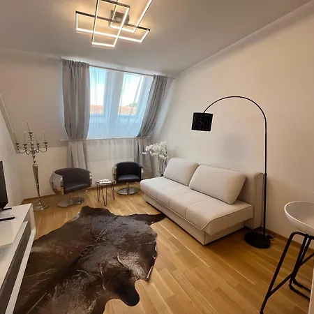 Home-suite-home Im Historischen Zentrum Von Apartment